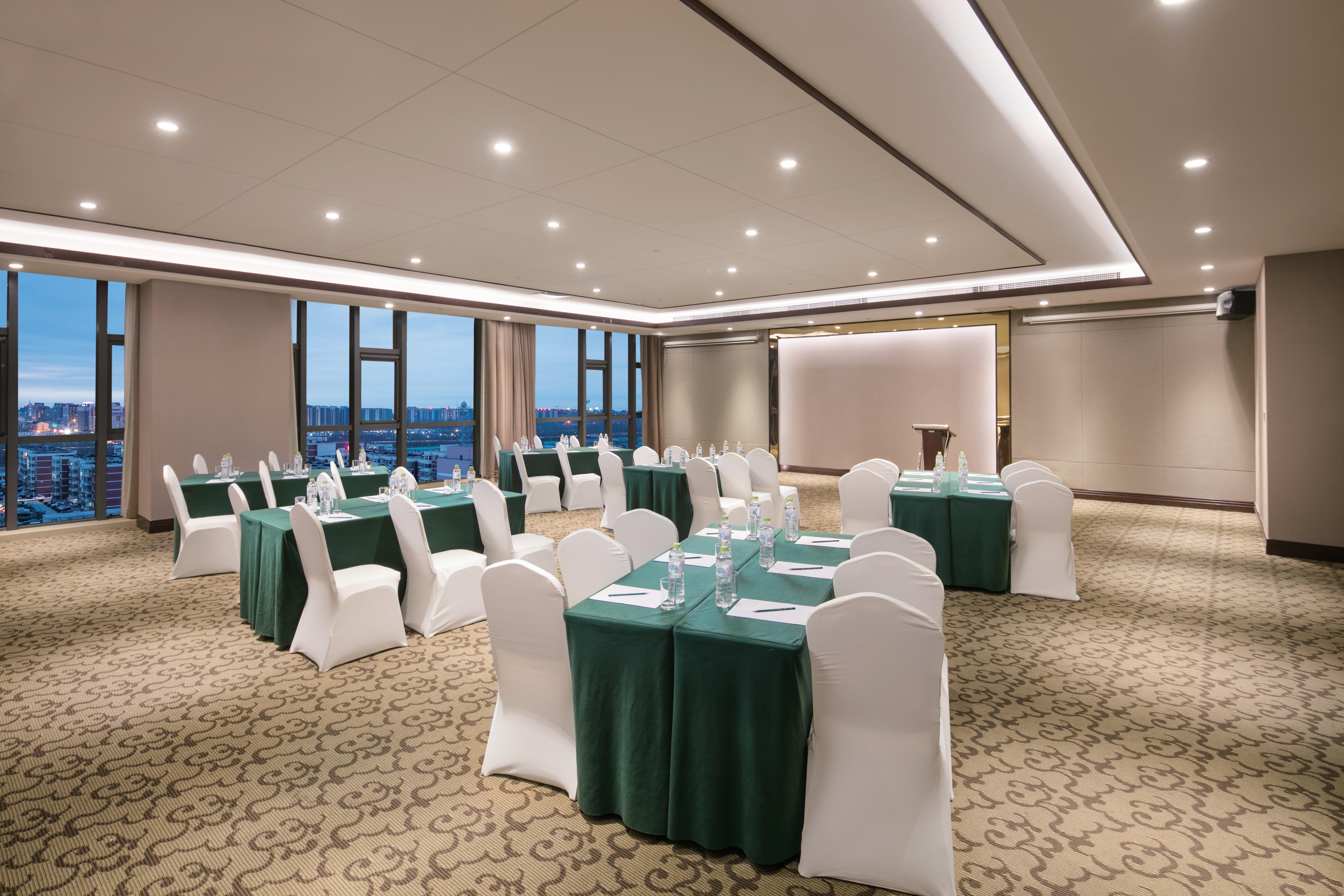 Hotel Holiday Inn Beijing Airport Zone By Ihg 4*