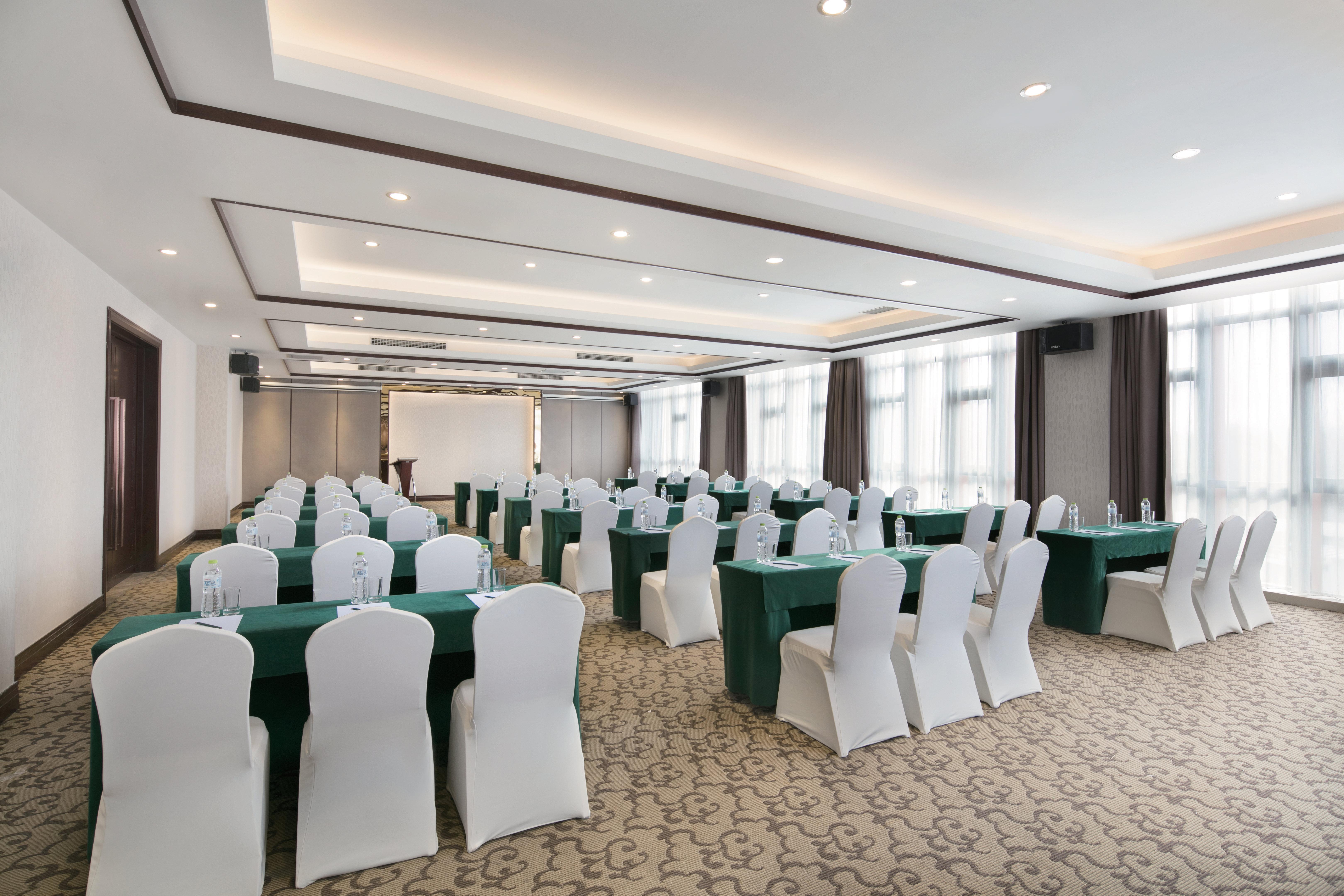 Hotel Holiday Inn Beijing Airport Zone By Ihg 4*