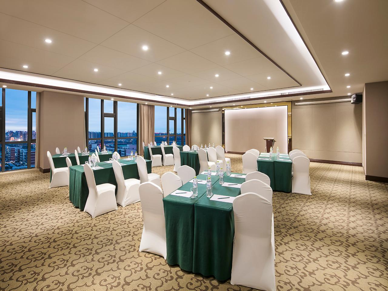 Holiday Inn Beijing Airport Zone By Ihg 4*
